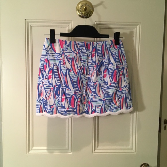 EUC LILLY PULITZER RED RIGHT RETURN SKORT SIZE 00 - Picture 2 of 4